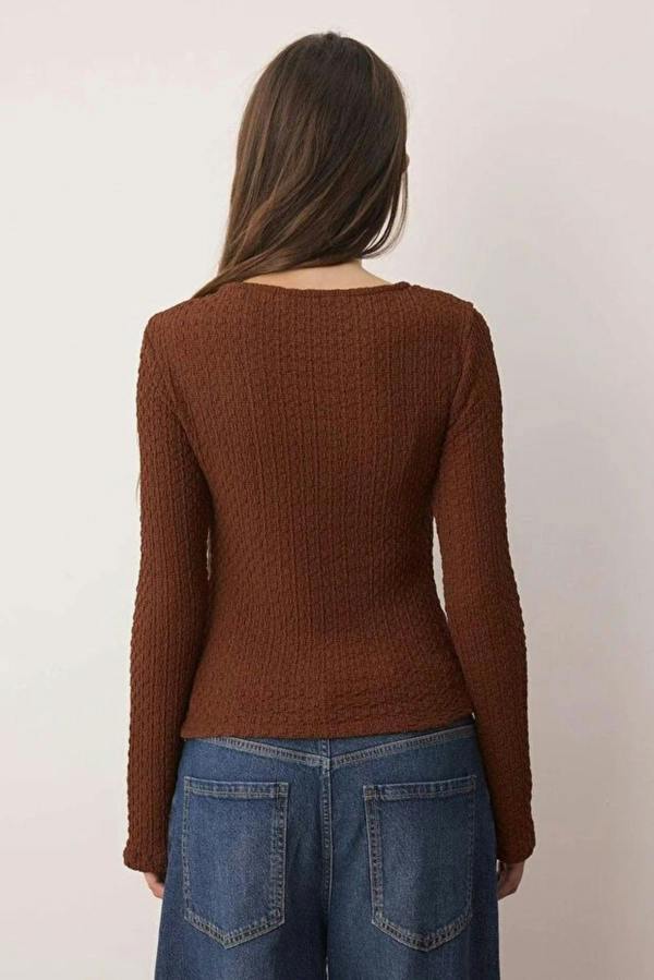 WOVCOR Textured Long Sleeve Knit Blouse with Accessory Detail