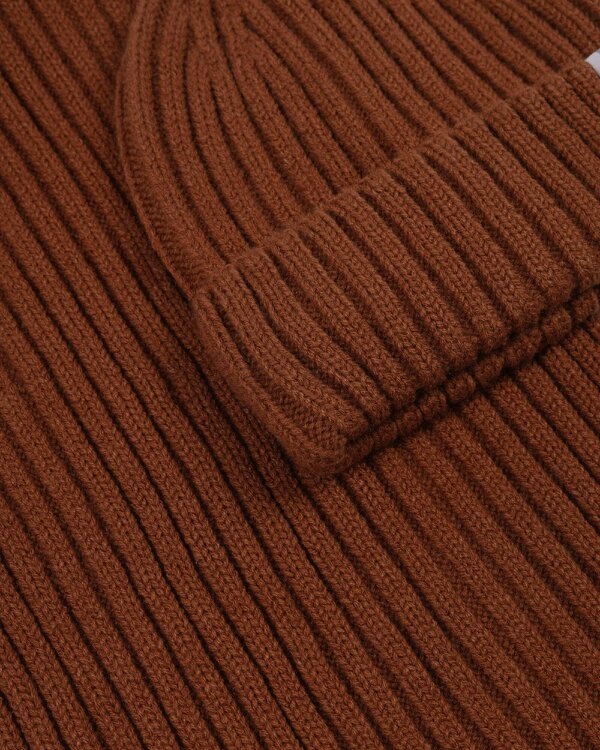 Larsson & Co Daven – Rust Ribbed Knit Beanie & Scarf Box
