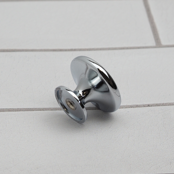 Handle & Home Polished Chrome Knobs and Coordinating Handle