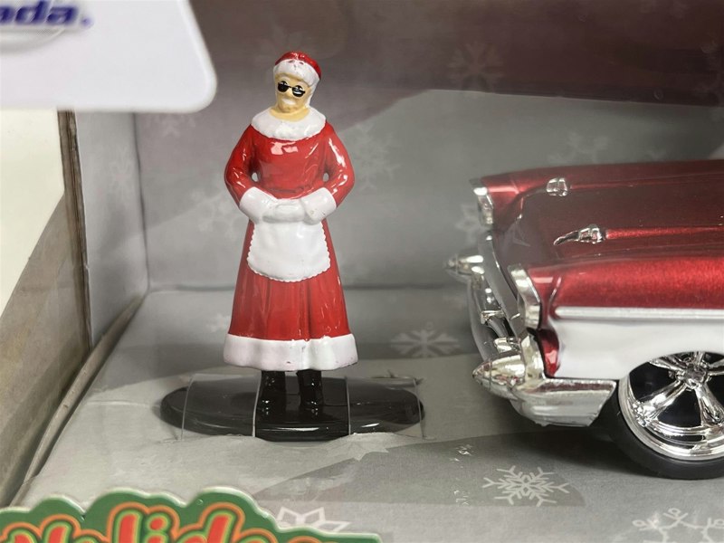 Jada Mrs Santa Claus and Chevrolet Bel Air 1:32 Scale Jada 253253008