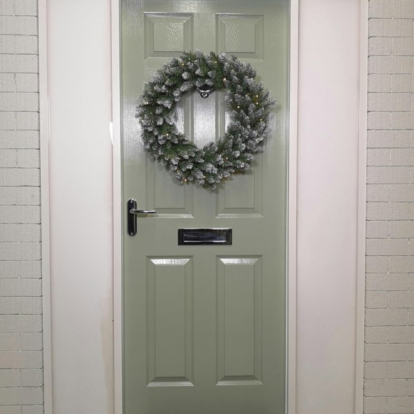 Samuel Alexander 60cm Snow Tipped Christmas Wreath with 50 Warm White LEDs and 160 Bullet Tips