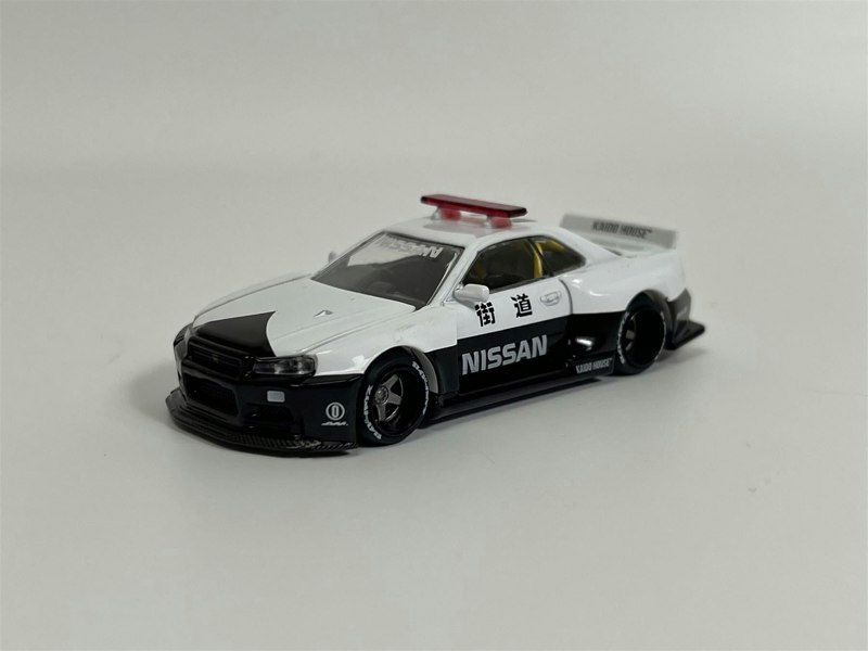 Mini GT Nissan Skyline GTR R34 Kaido Works V2 Aero Japan Police 1:64 Mini GT KHMG120