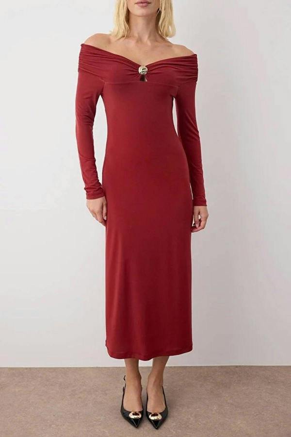 WOVCOR Off-Shoulder Bodycon Maxi Knit Dress with Accessory Details