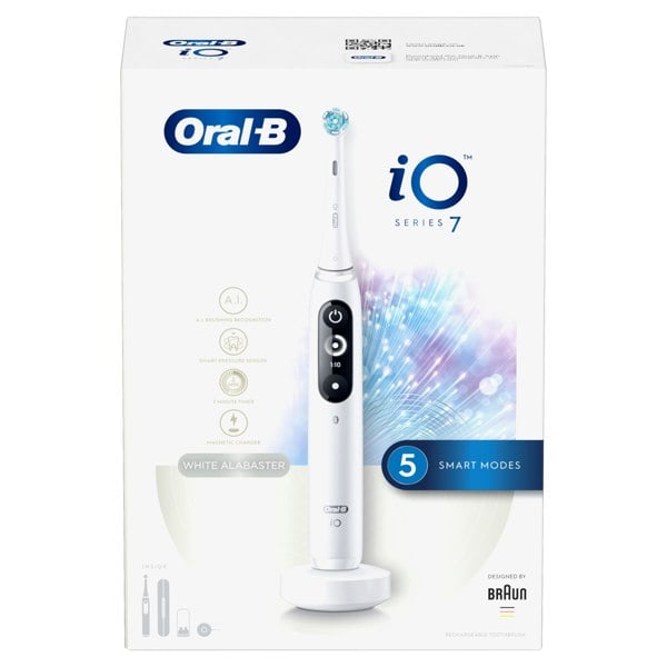 Oral-B iO 7 Electric Toothbrush - White