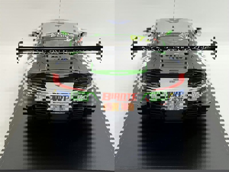 aston martin vantage v12  bathurst 12 hr endurance race 2015 1:18 autoart 81506