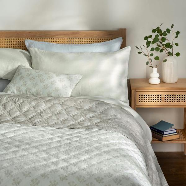 Soak&Sleep Natural Reversible Floral Print Bedspreads