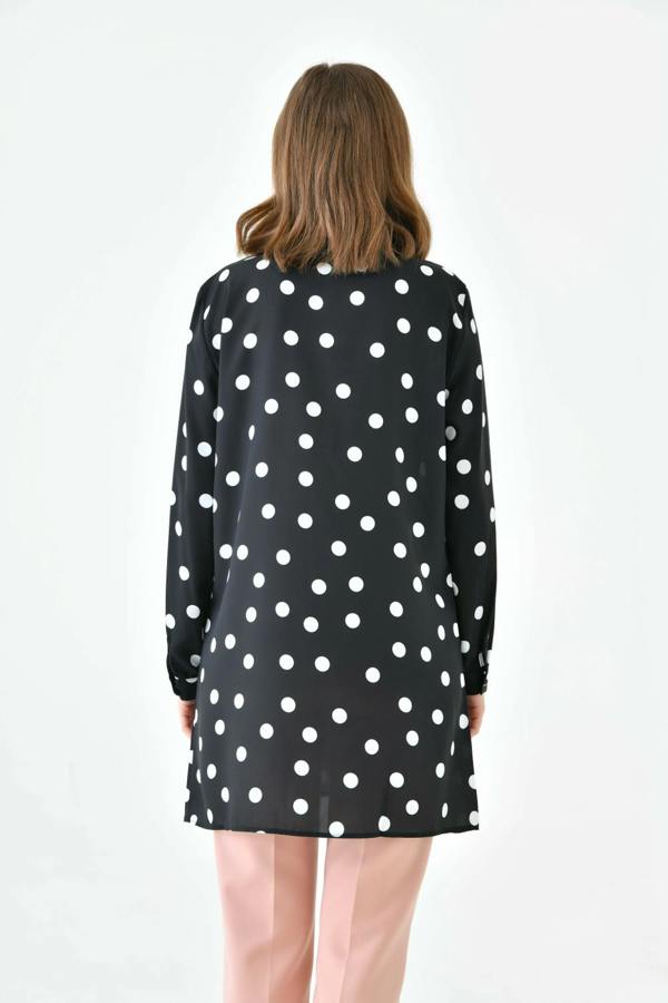 Hoxton Gal Oversized Long Sleeves Tunic Top with Collar Details in Polka Dot in Black and White