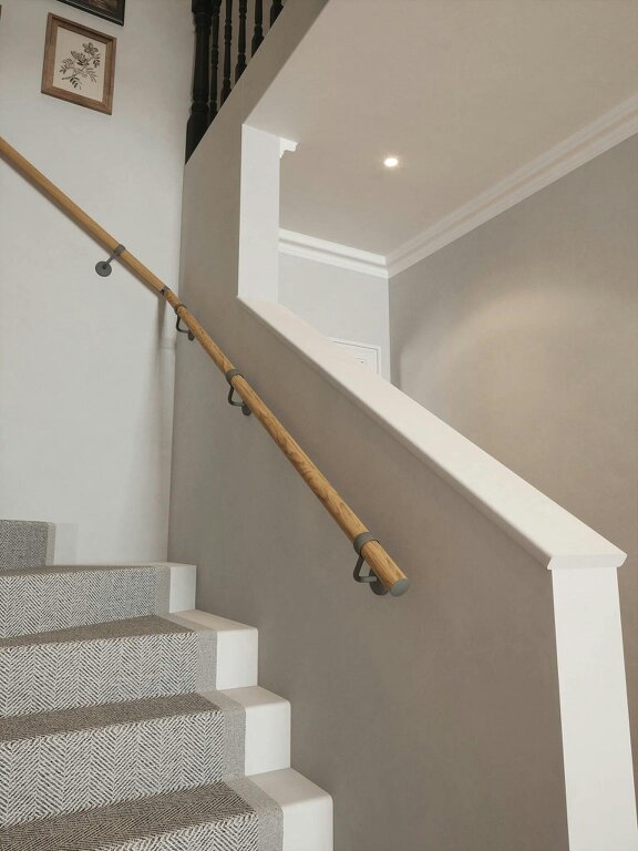 Handrails Direct Packwood Light Oak Single-Winder Handrail