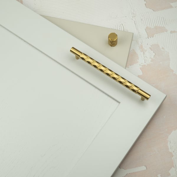 Handle & Home Satin Brass Diamond Knurled Handle and Coordinating Knob