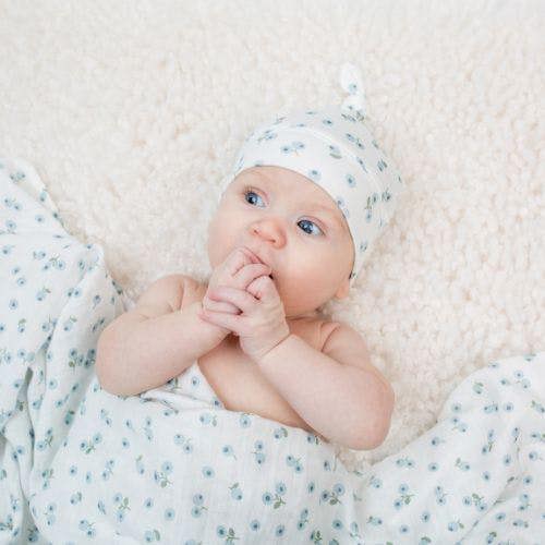 Lulujo - Hello World Bamboo Hat and Swaddle Gift Set - Blueberries