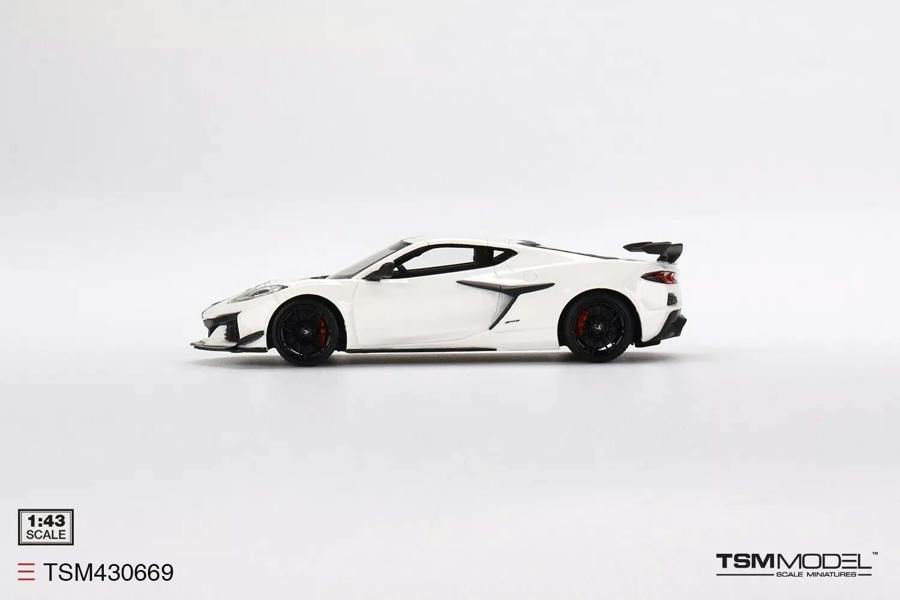 MCSlots Chevrolet Corvette Z06 2023 Arctic White 1:43 Scale TSM430669