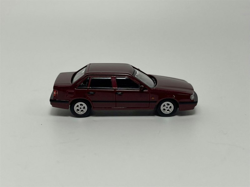 Minichamps Volvo 850 Saloon 1994 Red Metallic 1:87 Scale Minichamps 870171100