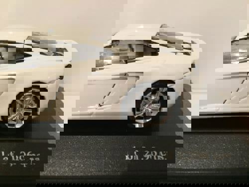 minichamps 530133021 mclaren mp4-12c 2011 white new limited edition