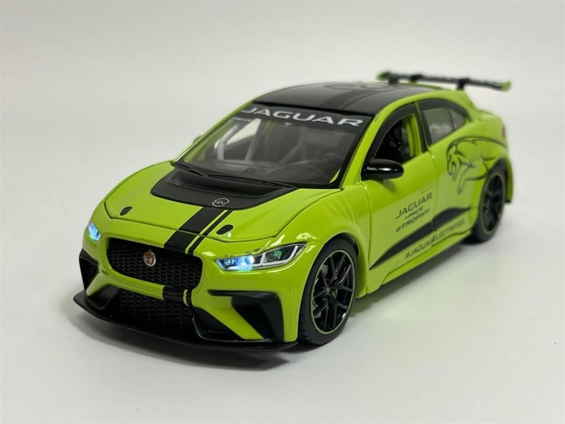 Tayumo Jaguar I pace e Trophy Light & Sound Green LHD 1:32 Scale Tayumo 32110013