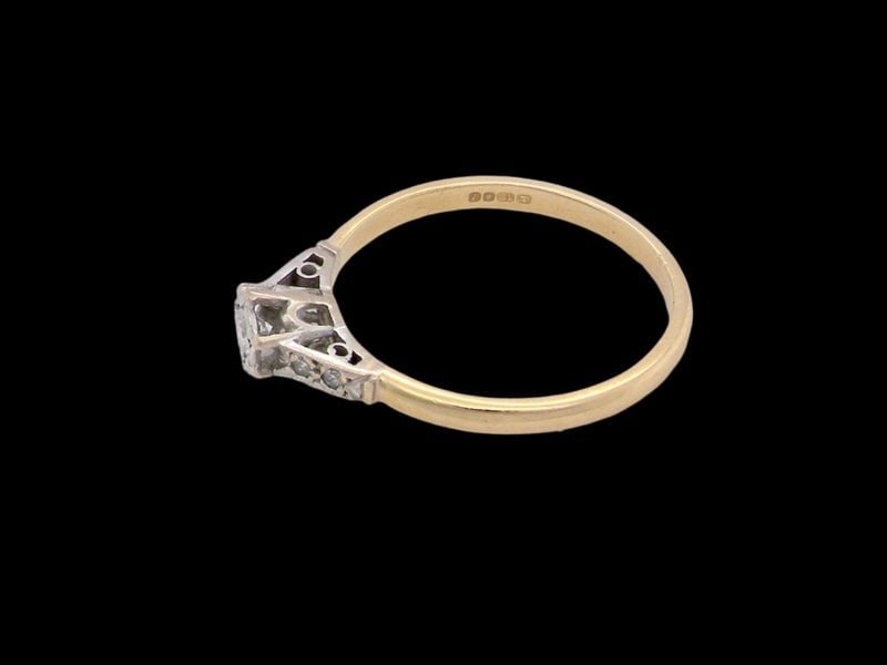 Vintage Tom A vintage solitaire Diamond Ring