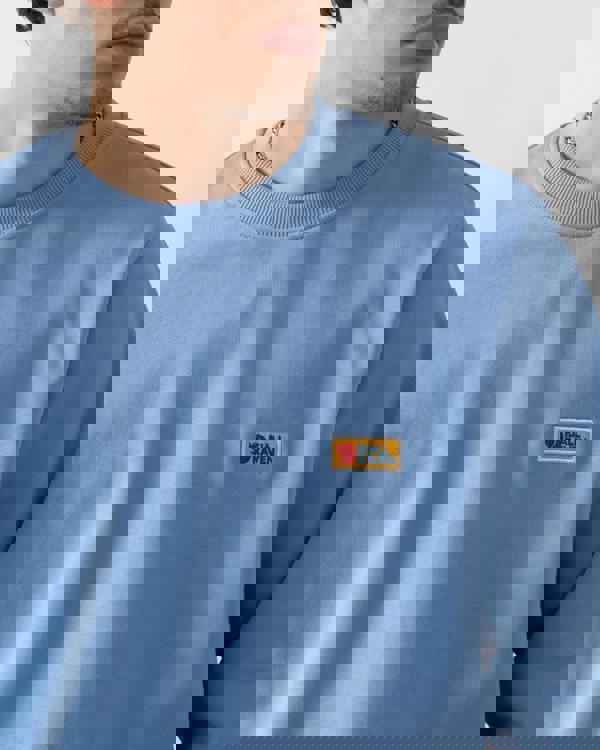 close up shot of a model wearing a Fjallraven Vardag Mens Sweater in Ultramarine 537