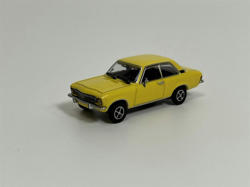 Minichamps Opel Ascona 1970 Yellow 1:87 Scale 870040004