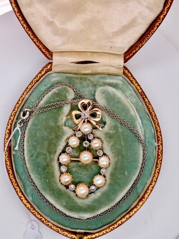  Victorian pearl and diamond pendant/brooch