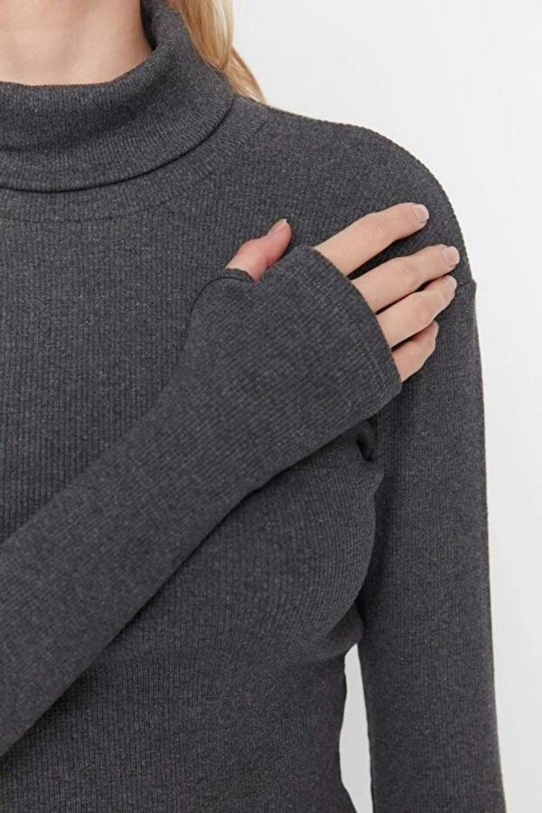 WOVCOR Fitted Turtleneck Knit Blouse with Finger Detail