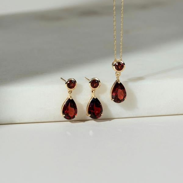 Gemondo Classic Pear & Round Garnet Drop Earrings & Pendant Set in 9ct Gold