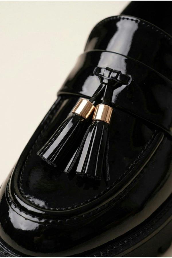 Mia Womens Chunky Patent Tassel Loafers - BLACK