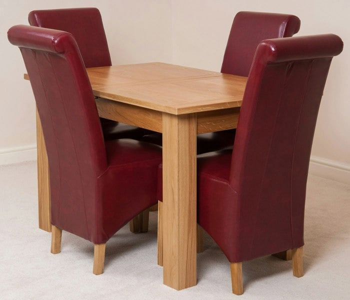 That's Furniture Hampton Small Oak Extending Dining Table with Montana Leather Chairs