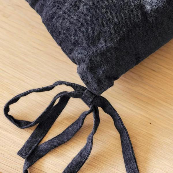 Detailed shot of the sturdy linen ties on the corner of the Carbon seat pad.