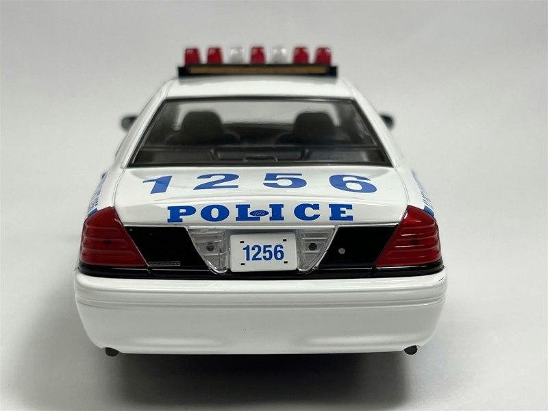 Greenlight Quantico 2003 Ford Crown Victoria 1:24 Scale Greenlight 84183