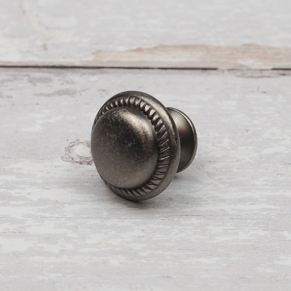 Handle & Home 29mm Antique Pewter Knob