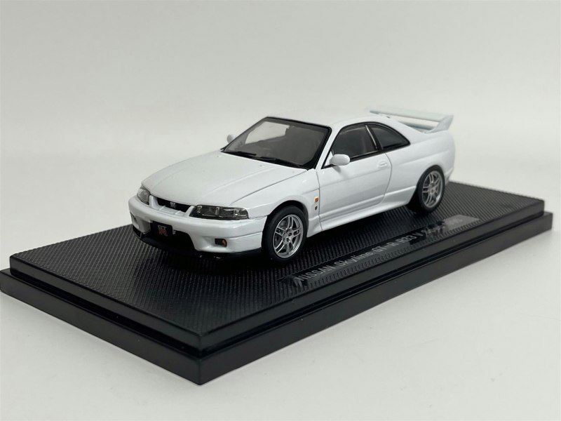 Ebbro Nissan Skyline GTR R33 V Spec 1995 White 1:43 Ebbro 44186