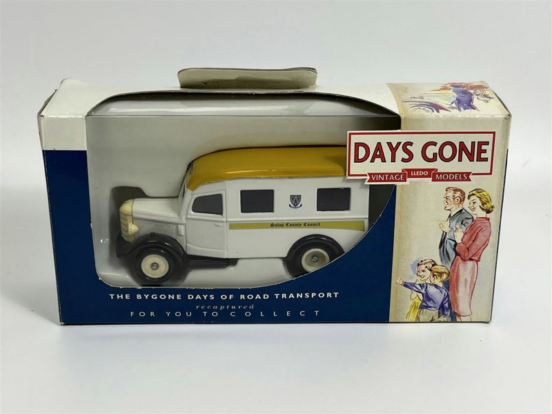 MCSlots Bedford Ambulance Salop County Council Days Gone Lledo DG064008D S8