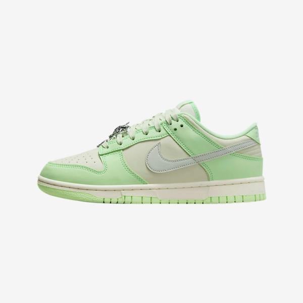 Nike FN6344-001 Sneakers   in  Green