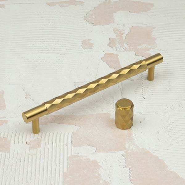 Handle & Home Satin Brass Diamond Knurled Handle and Coordinating Knob