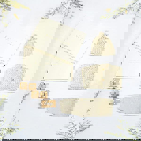 HELLO BABY GENDER NEUTRAL GIFT SET