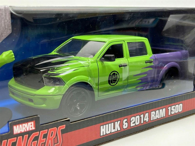 Jada Marvel Avengers Hulk Figure and 2014 Ram 1500 1:24 Scale 99726 253225029