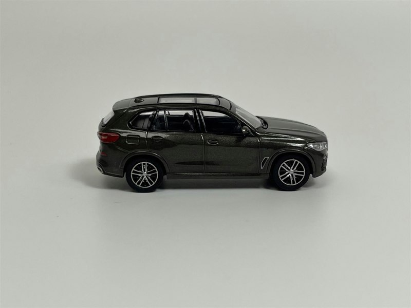 Minichamps BMW X5 2019 Beige Metallic 1:87 Scale 870029200