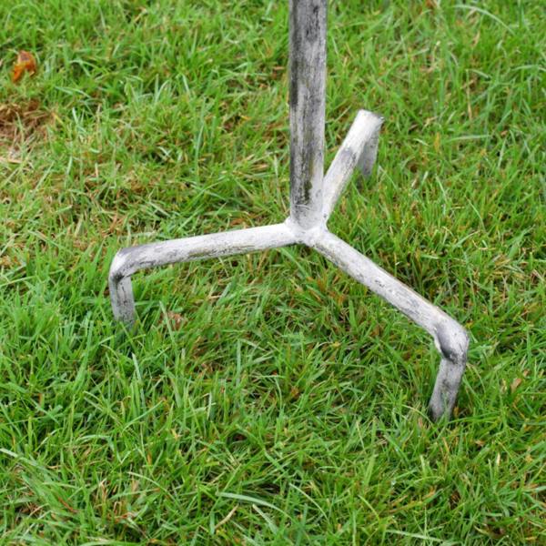Fascinating Dedicated Metal bird feeder