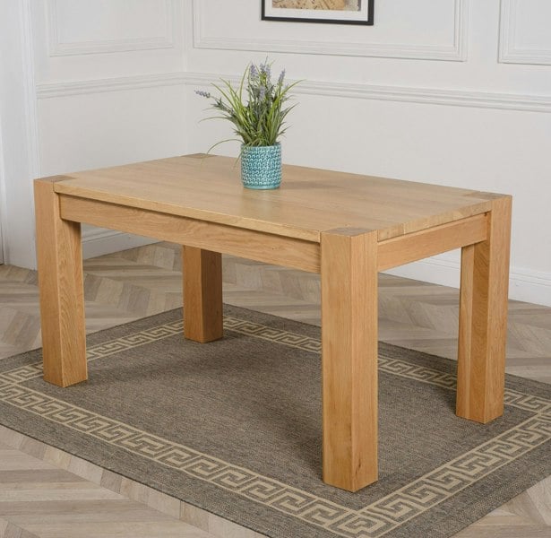 That's Furniture Kuba Medium Oak Dining Table with Montana Leather Chairs