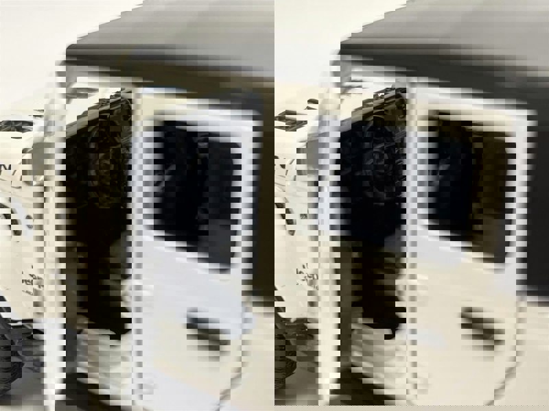 Tayumo Jeep Grand Cherokee White LHD Light and Sound 1:32 Scale Tayumo 32170011