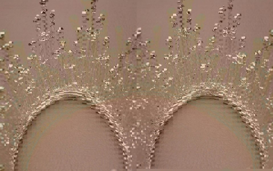 silver crown with pearls full circle