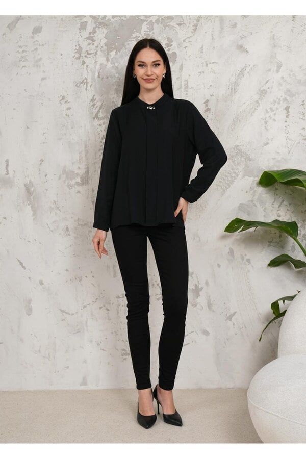 Hoxton Gal Relaxed Fit Long Sleeves Brooch Detailed Blouse in Black