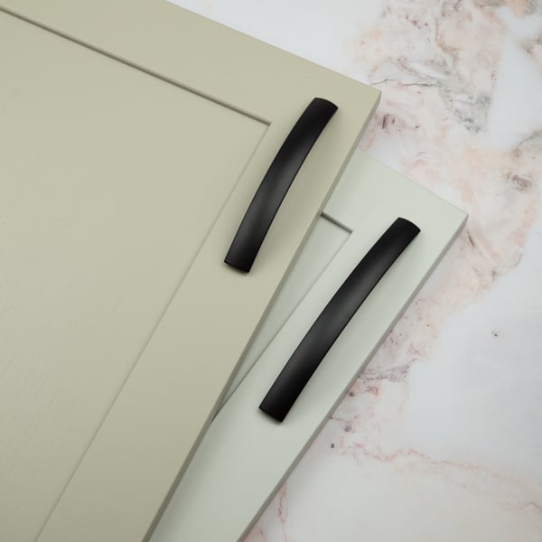 Handle & Home Matt Black Bow Cabinet Handle
