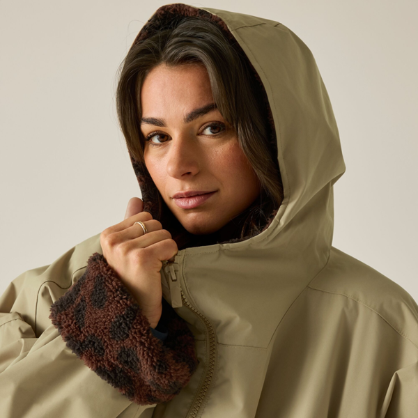 Regatta Unisex Adult Leopard Waterproof Changing Robe - Barleycorn/Dark