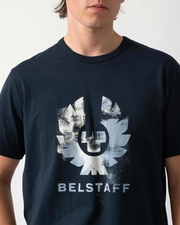 close up of a model wearing a Belstaff Mens Blur T-Shirt Cotton in Dark Ink