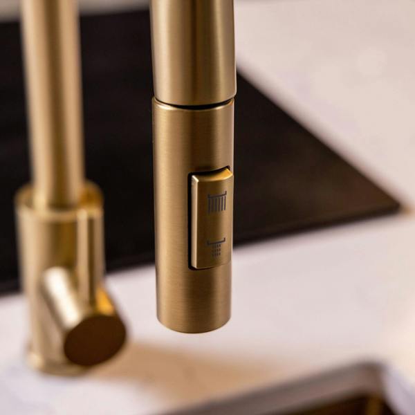 Flode Runda | Kitchen Sink Mixer with Pull out Spray | Brushed Brass | Square Head