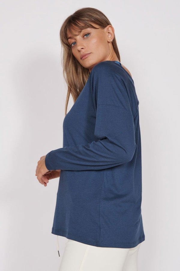 Jeetly.comNora Navy Lightweight Training TopActivewear