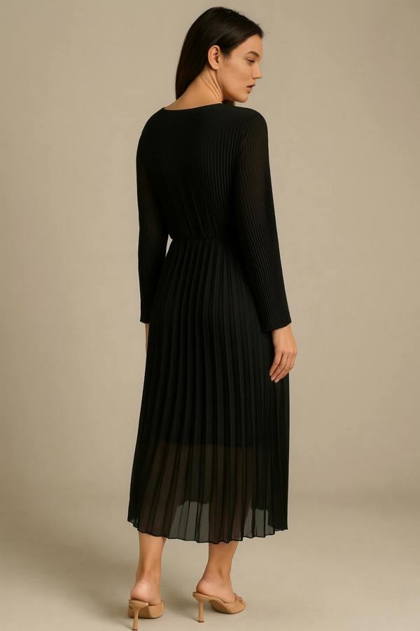 Hoxton Gal Pleated Relaxed Fit Long Sleeves Maxi Dress in Black