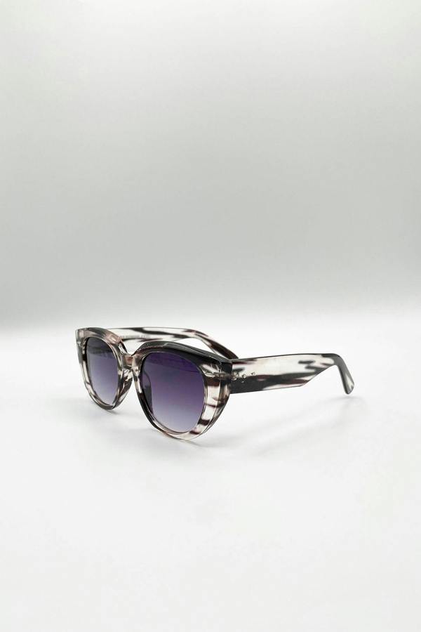 SVNX Round Stripe Cat Eye Sunglasses In Black