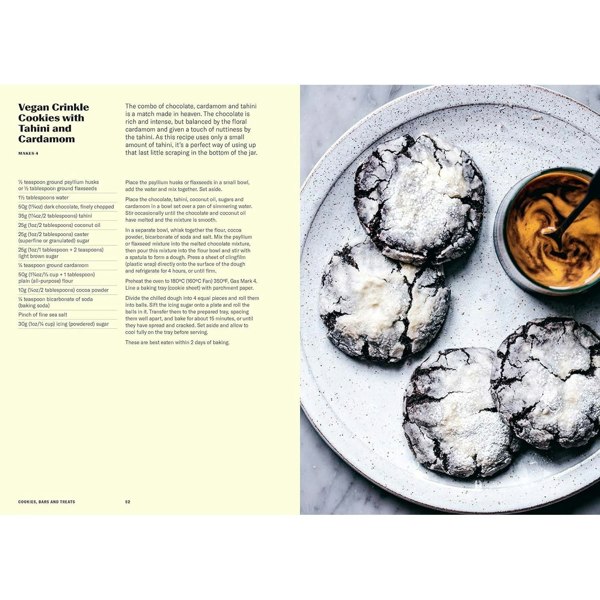 Small Batch Bakes: Baking cakes, cookies, bars and buns for one to six people by Edd Kimber