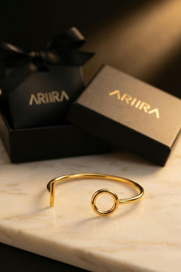 ARIIRA Ottilie Geometric Toggle Cuff Bracelet